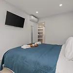 Lägenhet Light-filled Retreat With Balcony In By Hostwise Portimão