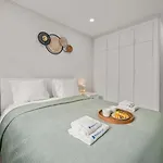 Lägenhet Light-filled Retreat With Balcony In By Hostwise *