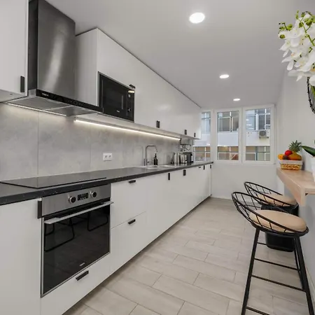 Appartement Light-filled Retreat With Balcony In By Hostwise Portimão