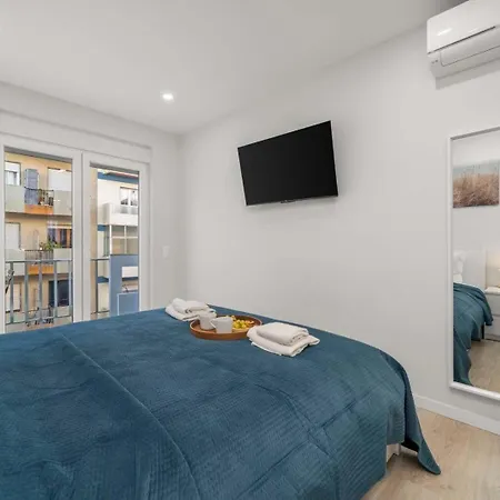 Light-filled Retreat With Balcony In By Hostwise *