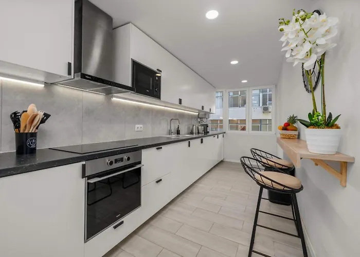 Appartement Light-filled Retreat With Balcony In By Hostwise Portimão