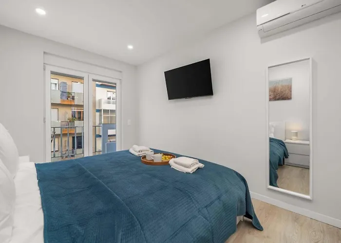 Light-filled Retreat With Balcony In By Hostwise *