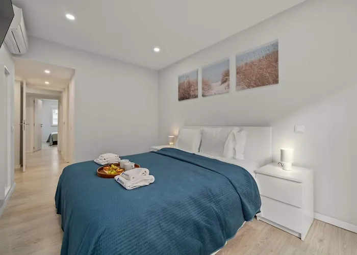 Light-filled Retreat With Balcony In By Hostwise Appartement *